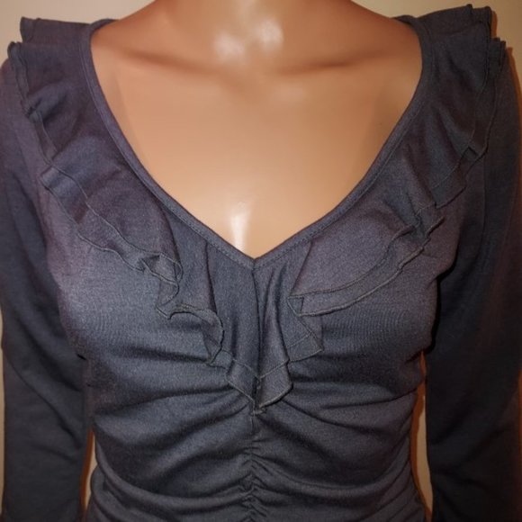 Maurices Dark Gray 3/4 Sleeve Ruffle Collar V-Neck Ruched Front Top Size S NWOT - Picture 2 of 4